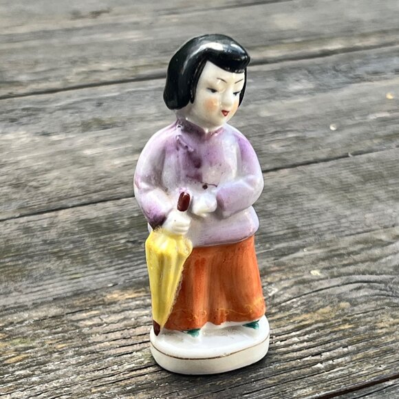 VINTAGE PORCELAIN JAPANESE FIGURINE Woman Umbrella 3.5” Asian Japan Makers Mark - Picture 4 of 10
